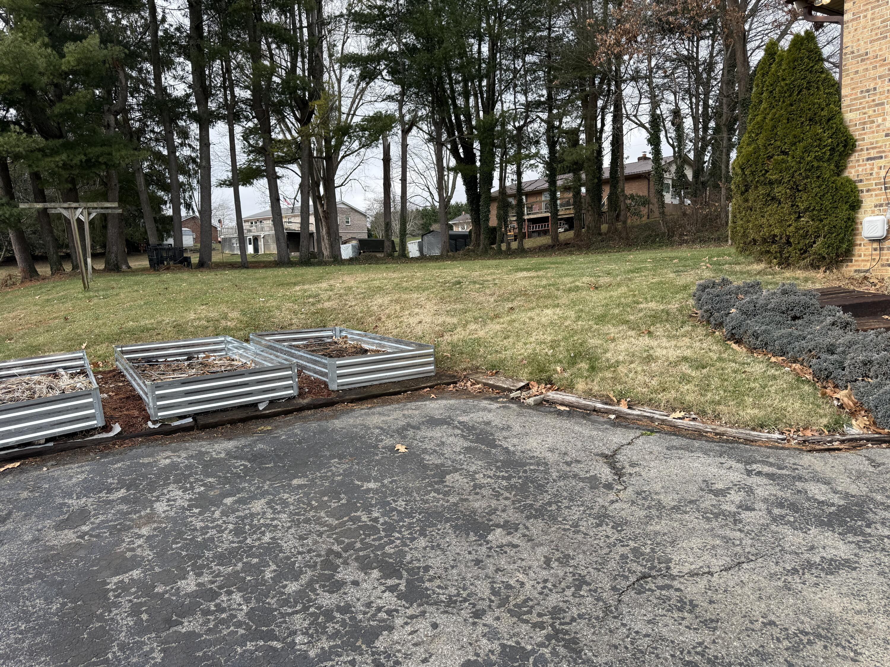 448 Baughman Avenue Marion, VA 24354 - Photo 8 of 43