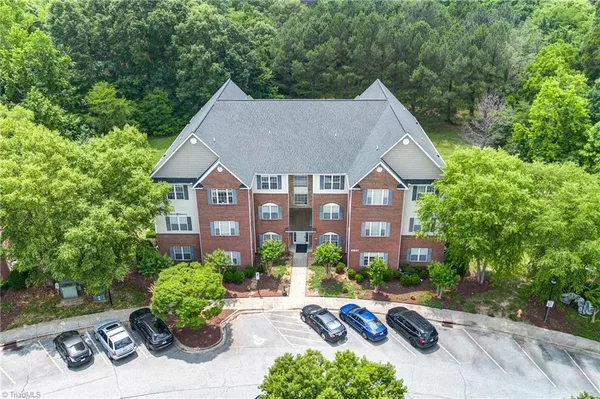 $169,900 | 6941 Hanesbrook Circle, Unit 204, Clemmons, NC 27012