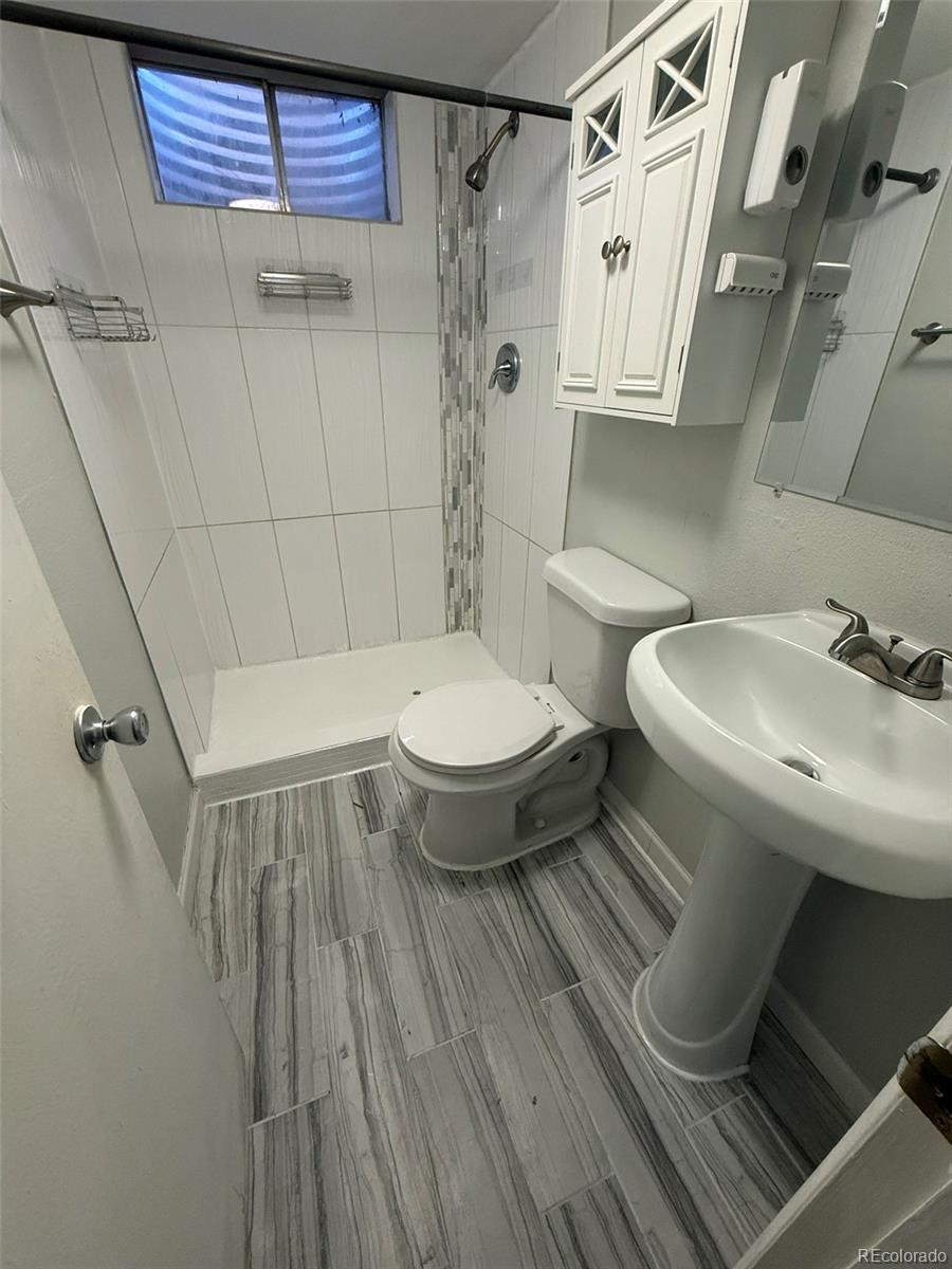 378 South Racine Street Aurora, CO 80012 - Photo 24 of 44 a bathroom with a sink a toilet and shower