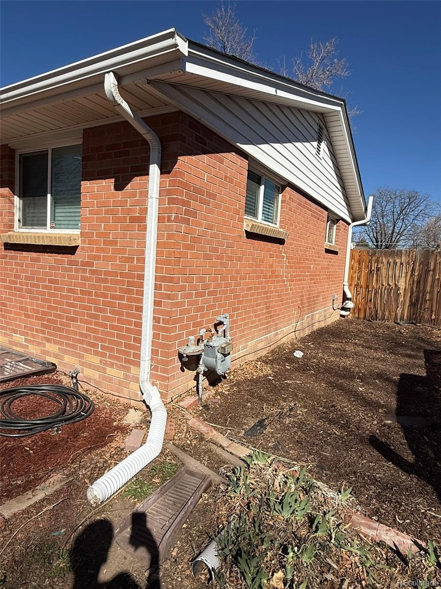 378 South Racine Street Aurora, CO 80012 - Photo 42 of 44 a backyard of a house