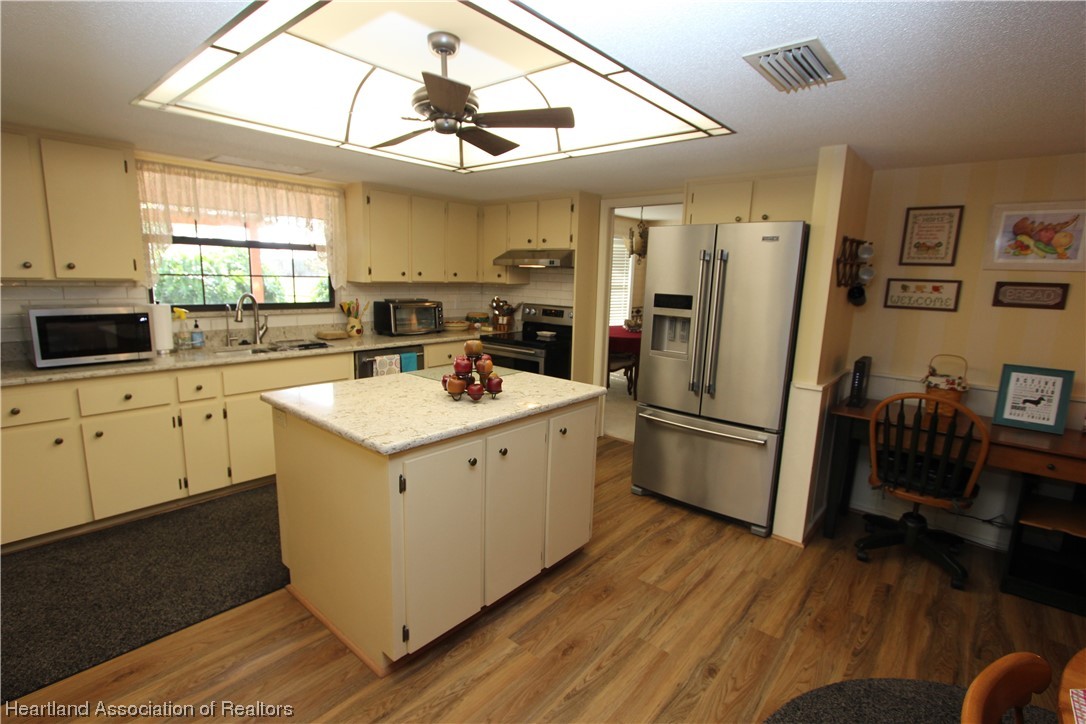 2904 Divot Road Sebring, FL 33872 - Photo 11 of 38 Gallery Image 11