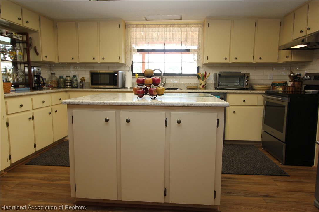 2904 Divot Road Sebring, FL 33872 - Photo 9 of 38 Gallery Image 9
