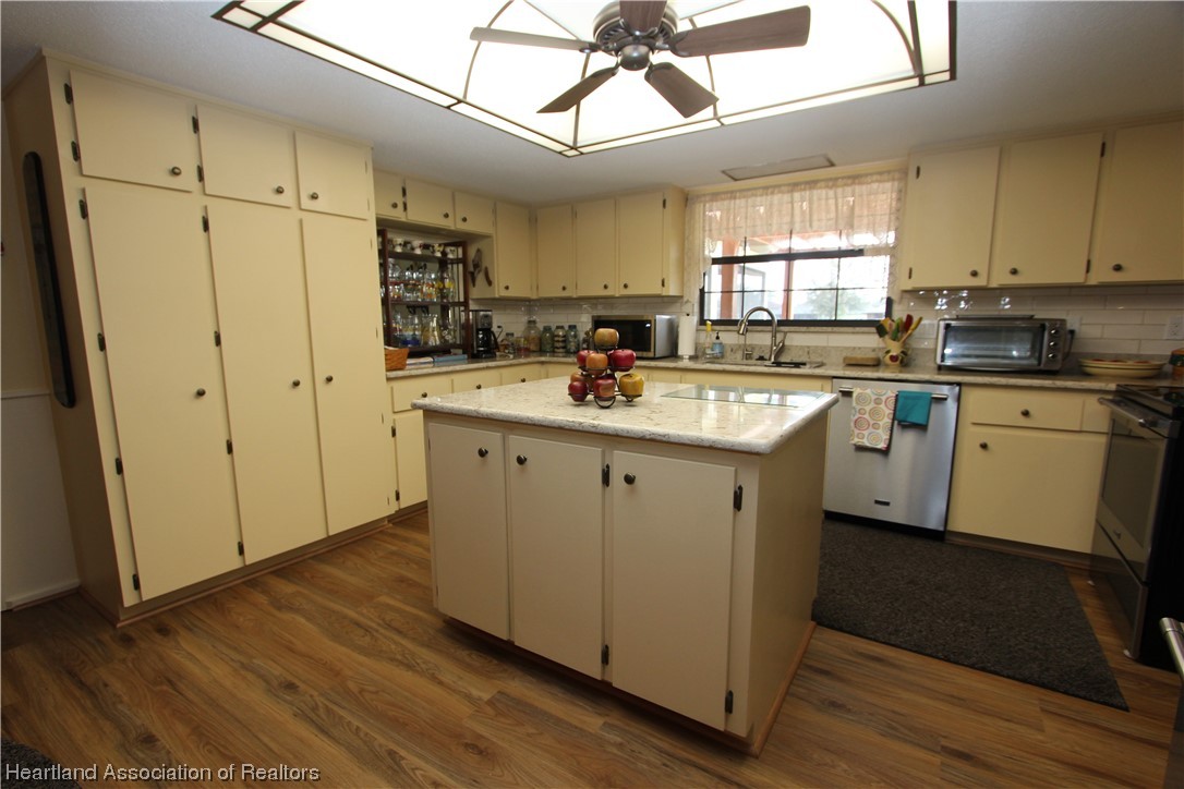 2904 Divot Road Sebring, FL 33872 - Photo 10 of 38 Gallery Image 10