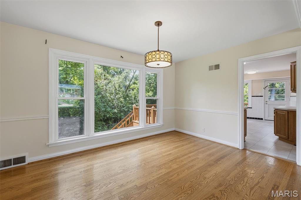 216 Turf Court Webster Groves, MO 63119 - Photo 8 of 37