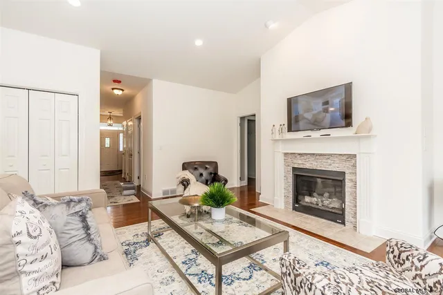 $631,500 | 81 Lakepointe Way, Saratoga Springs, NY 12866