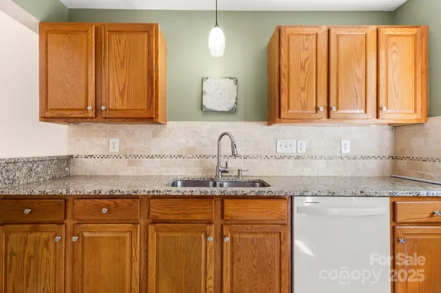 $287,500 | 6708 Vlosi Drive, Charlotte, NC 28226