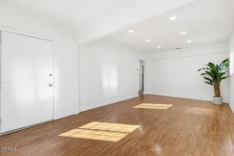 $2,300 | 1020 Cerritos Avenue, Long Beach, CA 90813