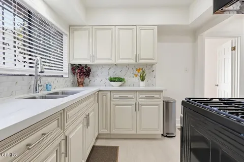 $2,300 | 1020 Cerritos Avenue, Long Beach, CA 90813