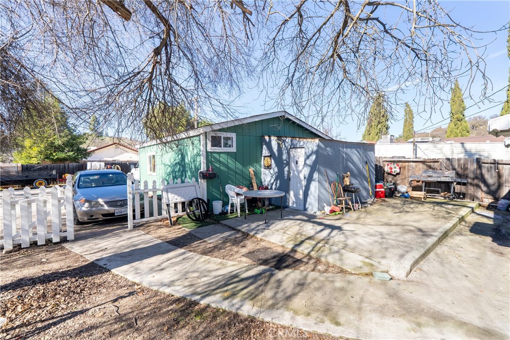 170 Pacific Avenue Paso Robles, CA 93446 - Photo 26 of 34 a view of a chairs and tables in the patio