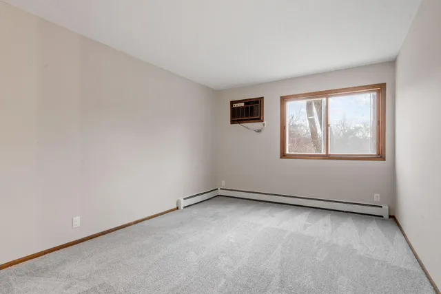 $159,900 | 135 Viking Drive East, Unit 321, Little Canada, MN 55117