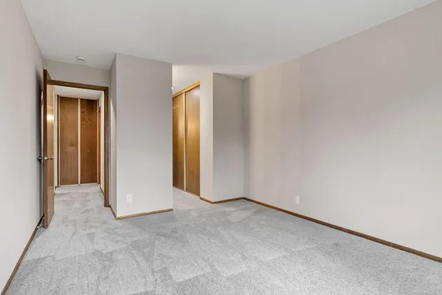 $159,900 | 135 Viking Drive East, Unit 321, Little Canada, MN 55117