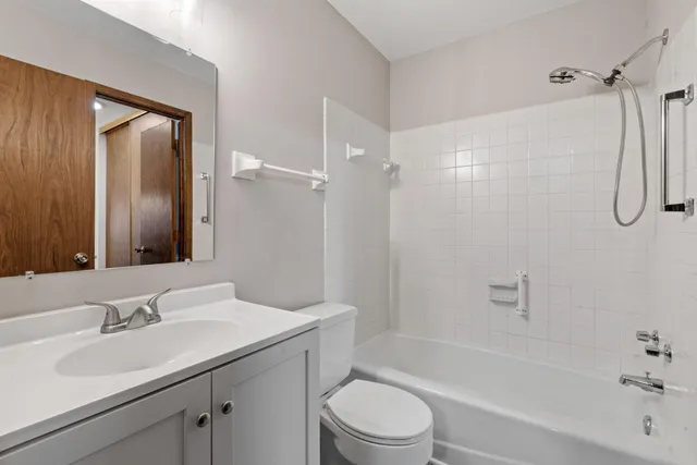 $159,900 | 135 Viking Drive East, Unit 321, Little Canada, MN 55117