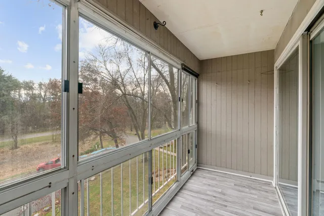 $159,900 | 135 Viking Drive East, Unit 321, Little Canada, MN 55117