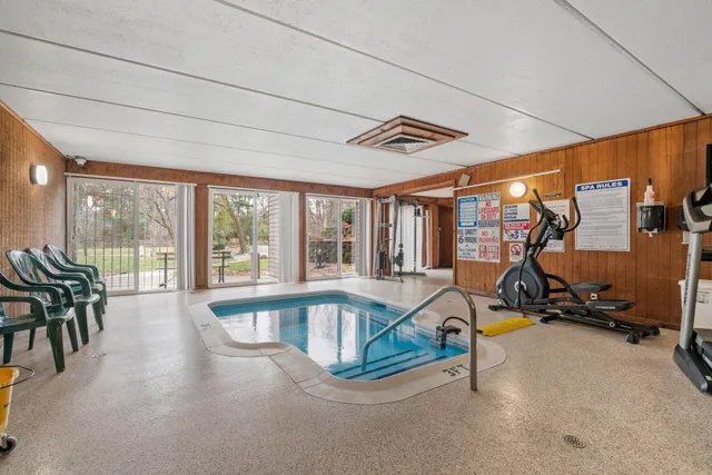 $159,900 | 135 Viking Drive East, Unit 321, Little Canada, MN 55117