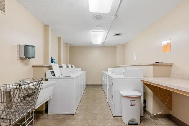 $159,900 | 135 Viking Drive East, Unit 321, Little Canada, MN 55117