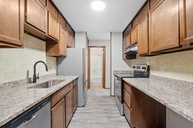 $159,900 | 135 Viking Drive East, Unit 321, Little Canada, MN 55117