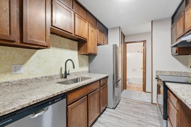 $159,900 | 135 Viking Drive East, Unit 321, Little Canada, MN 55117