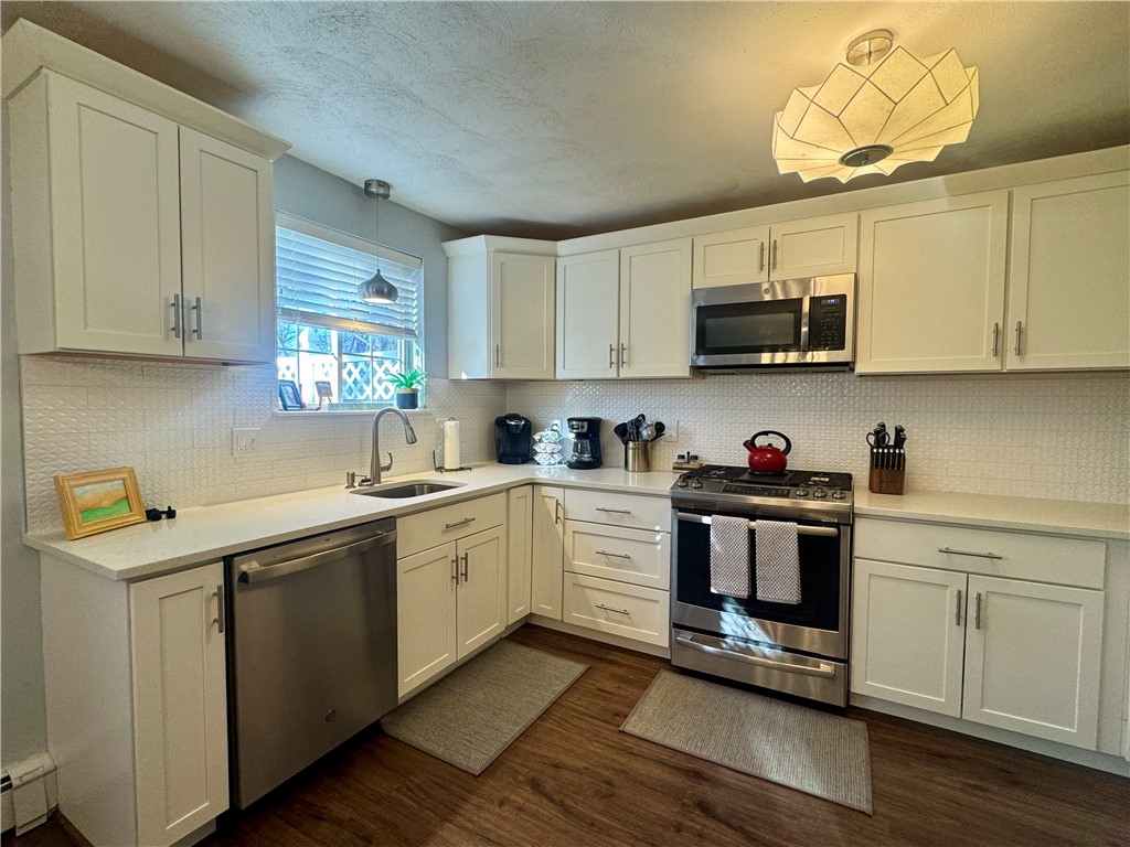 10 Parsley Lane Narragansett, RI 02874 - Photo 11 of 32 Ample counter space in the kitchen