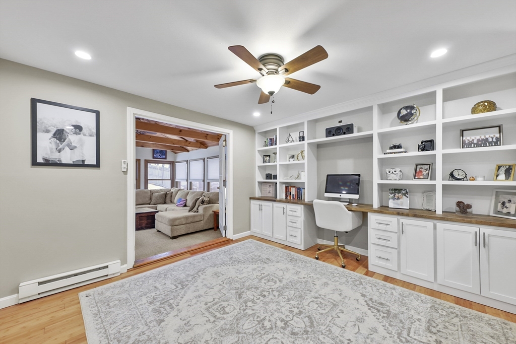 135 Conant Road Nashua, NH 03062 - Photo 15 of 40 a workspace with furniture