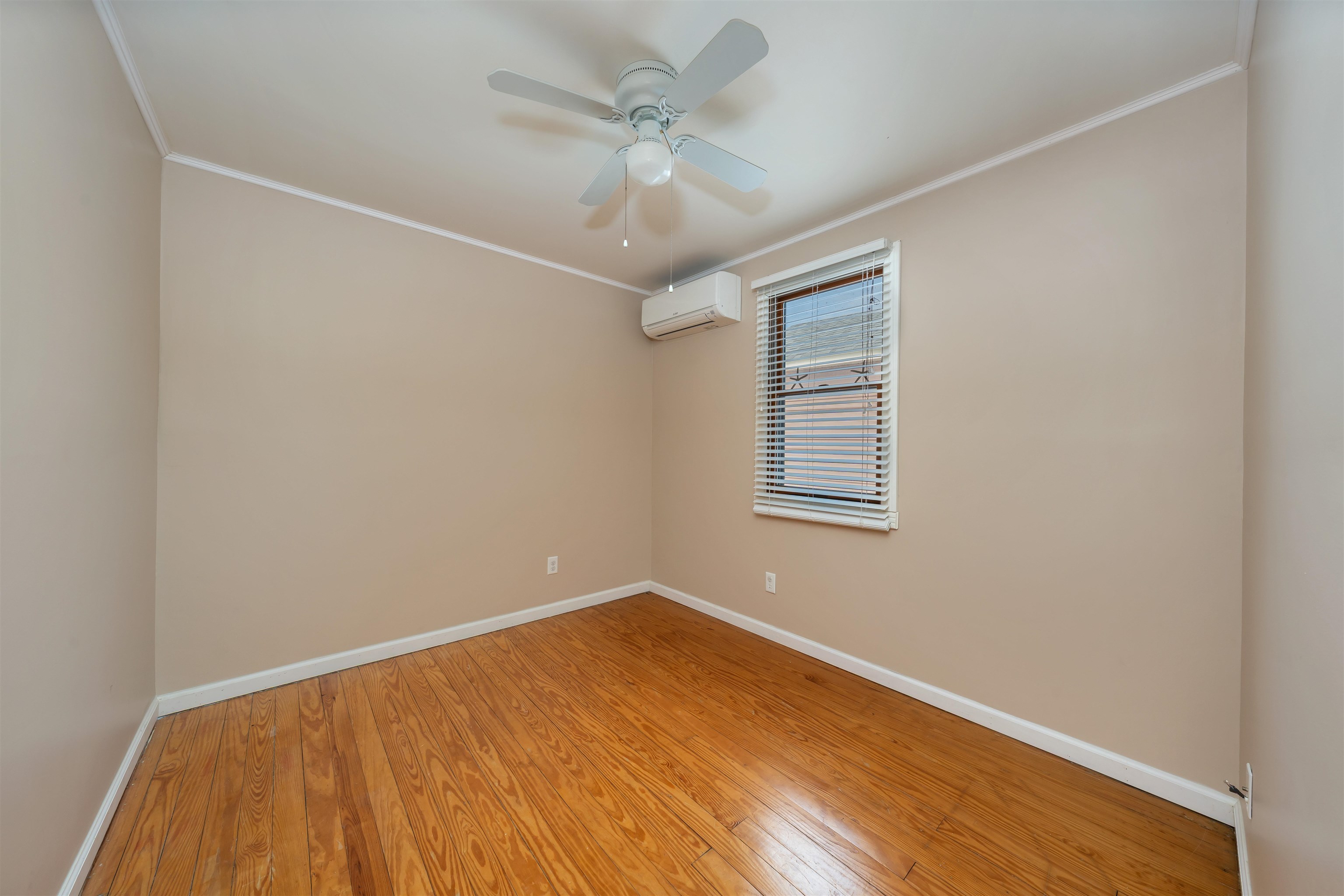 48 Spruce Avenue Villas, NJ 08251 - Photo 15 of 37 an empty room with a window and a ceiling fan