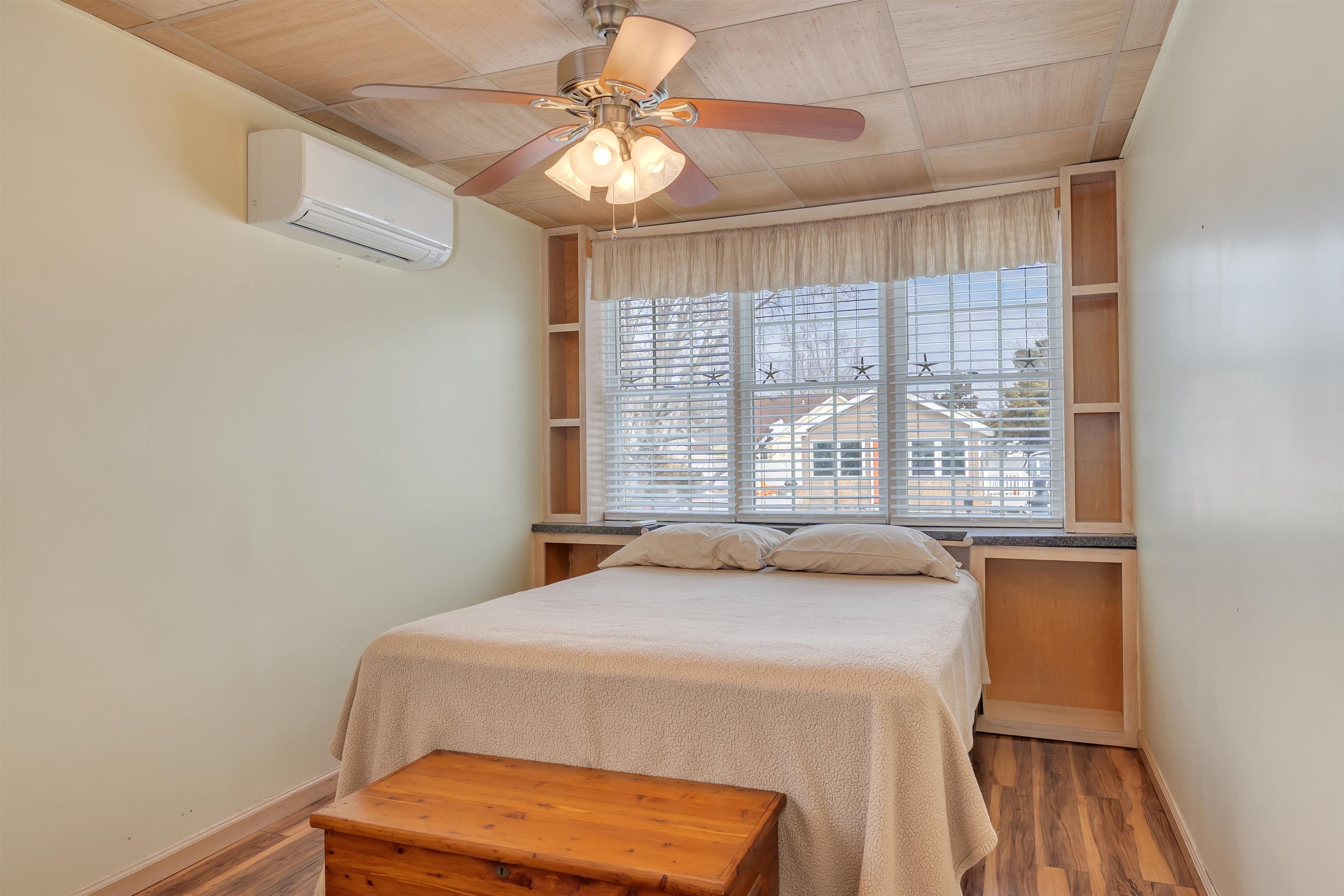 48 Spruce Avenue Villas, NJ 08251 - Photo 18 of 37 a bedroom with a bed and a window
