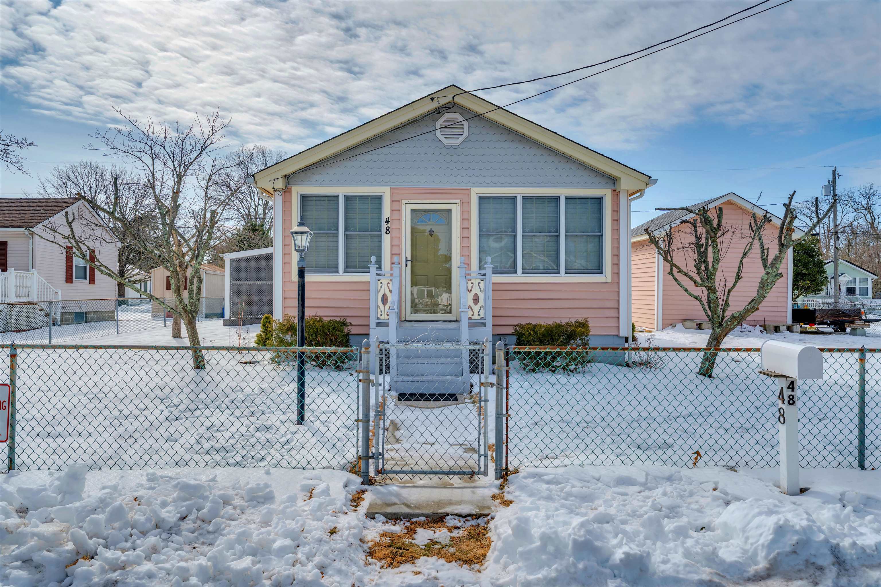 48 Spruce Avenue Villas, NJ 08251 - Photo 2 of 37 a front view of a house with garden