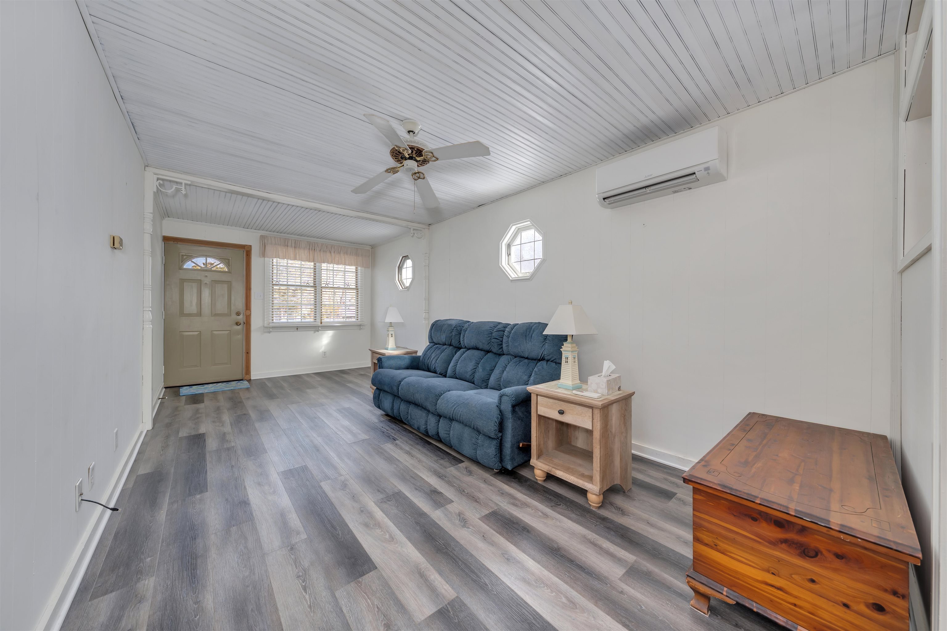 48 Spruce Avenue Villas, NJ 08251 - Photo 5 of 37 a living room with furniture and a wooden floor
