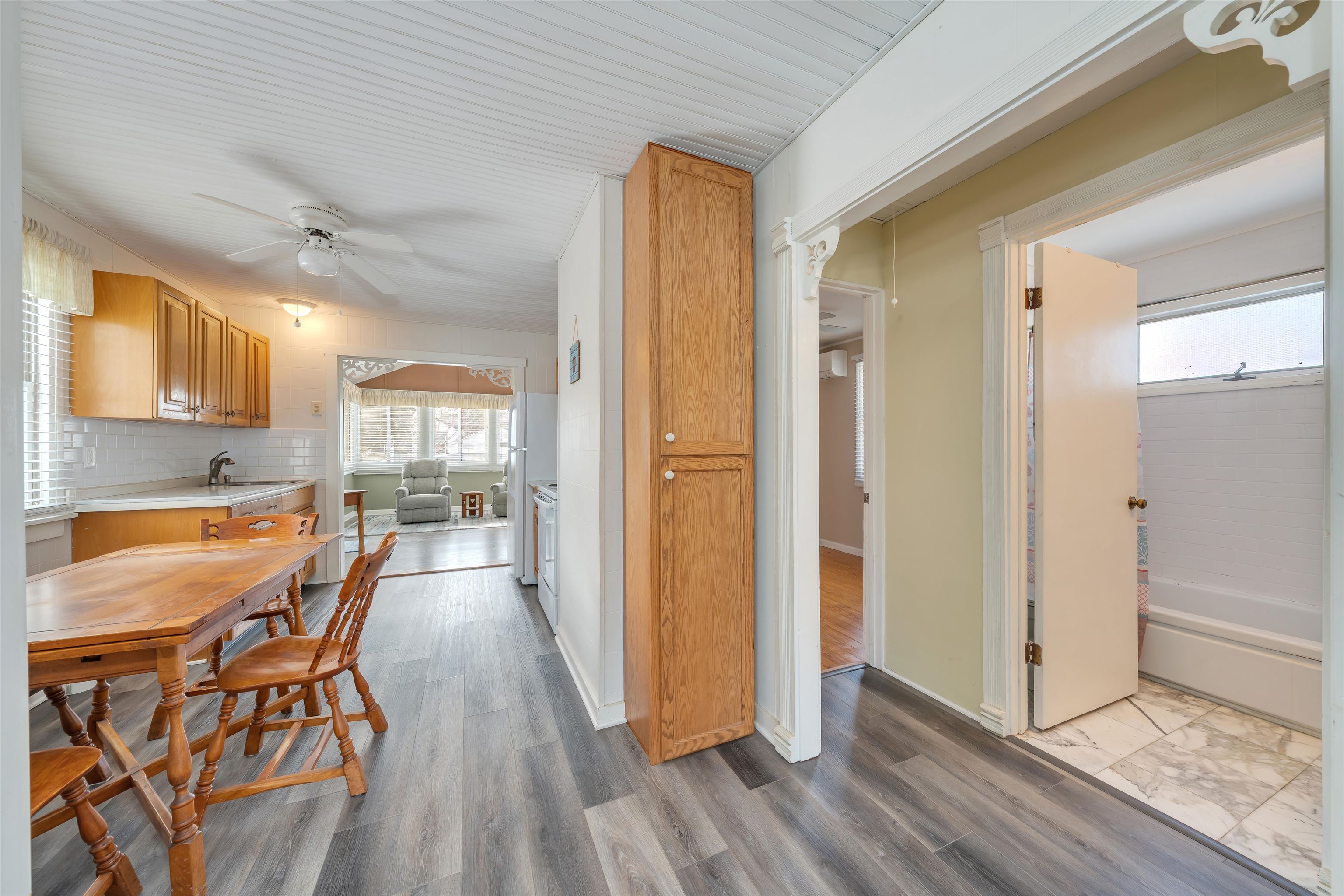 48 Spruce Avenue Villas, NJ 08251 - Photo 7 of 37 a dining room with furniture and a window
