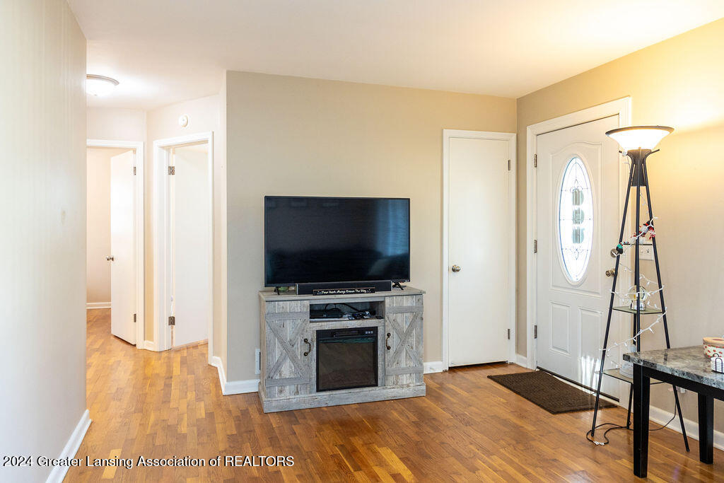 1927 West Rundle Avenue Lansing, MI 48910 - Photo 4 of 26 Final-1