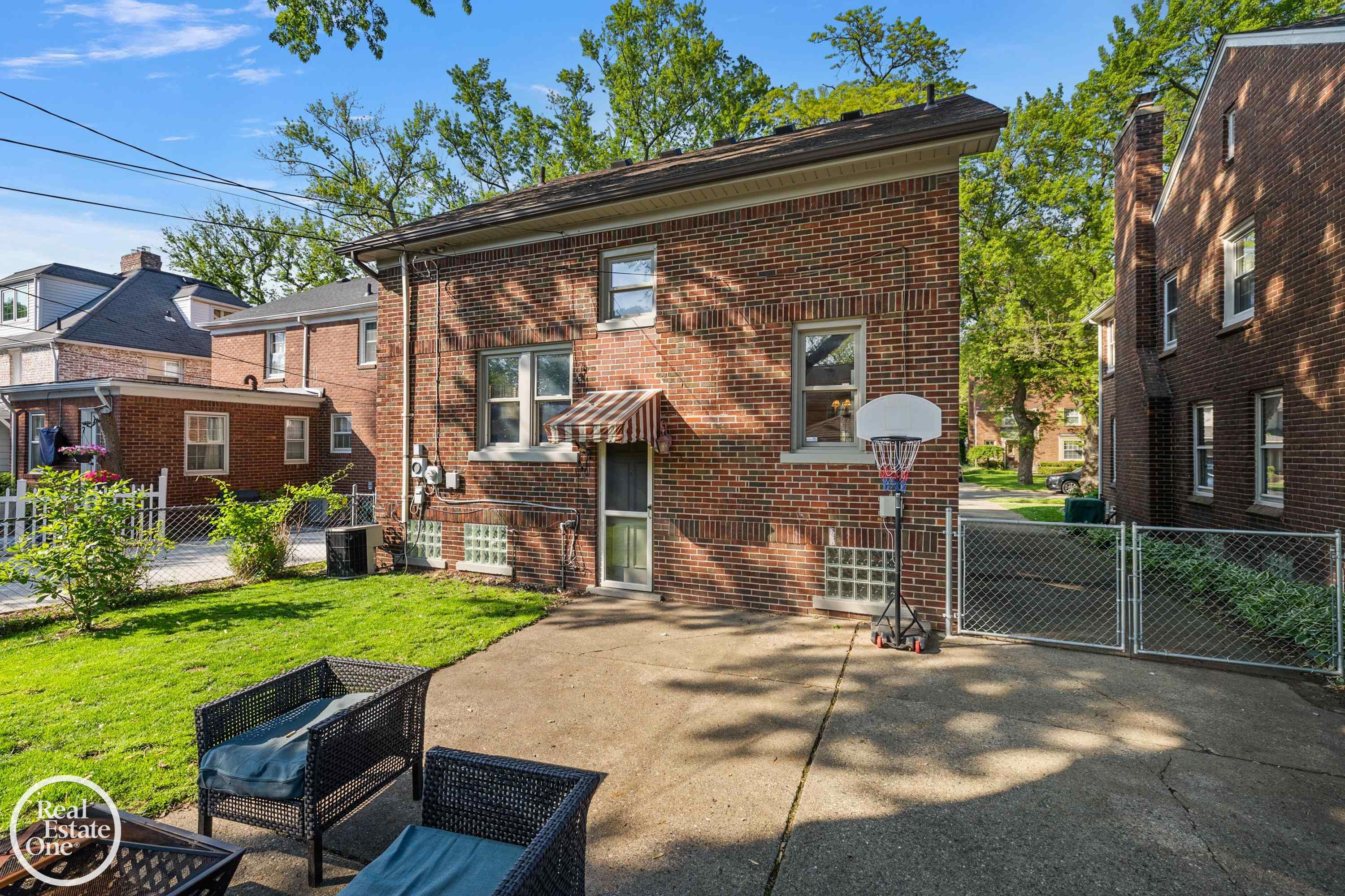 277 Merriweather Road Grosse Pointe, MI 48236 - Photo 36 of 51 50142253-96a691e9-498b-4d43-886f-33531bf0384e.JPG