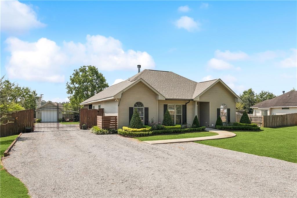 16518 M P Planche Road Covington, LA 70435 - Photo 3 of 27