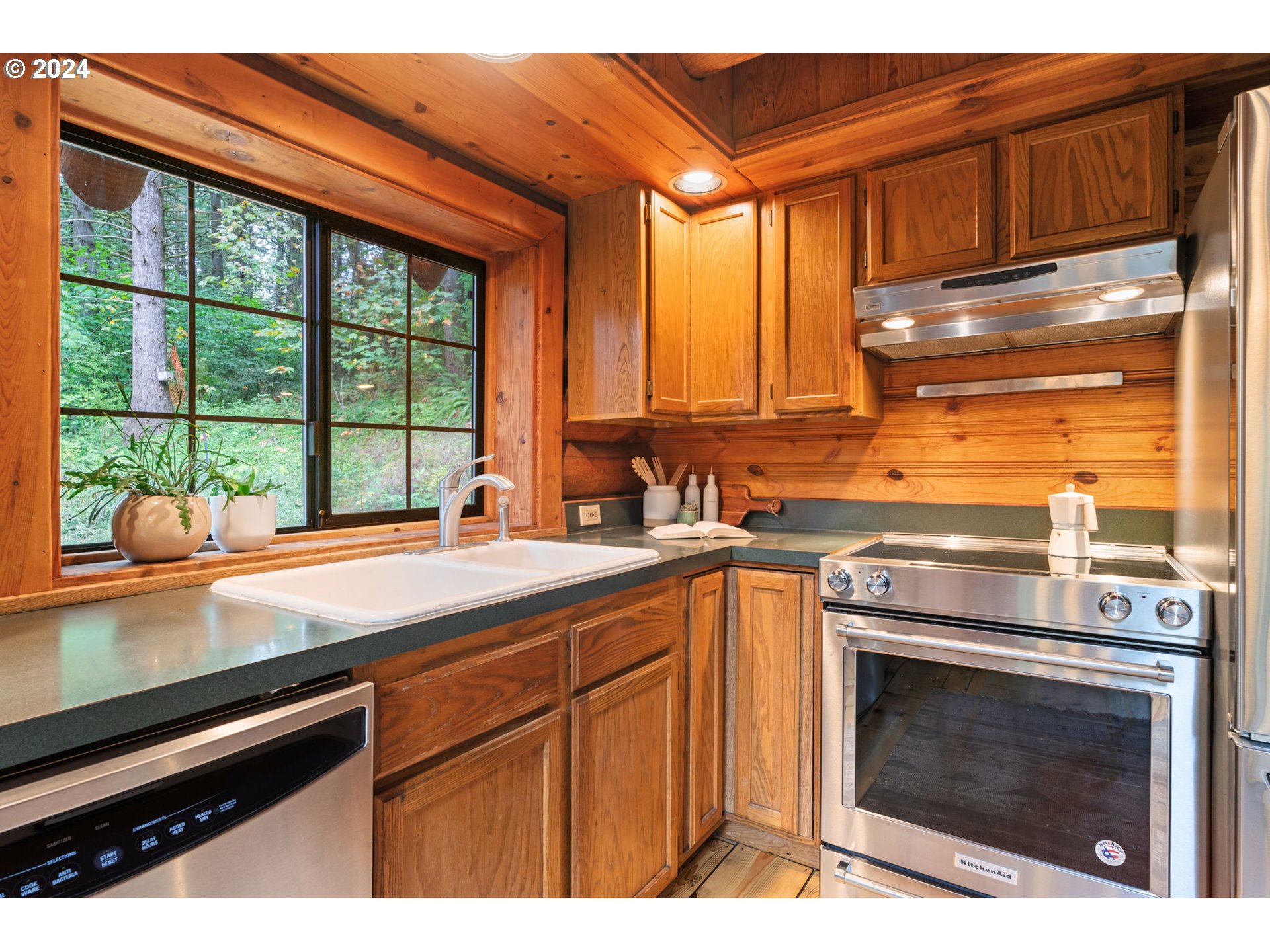24271 South Newkirchner Road Oregon City, OR 97045 - Photo 14 of 41 a kitchen with stainless steel appliances a stove sink and cabinets