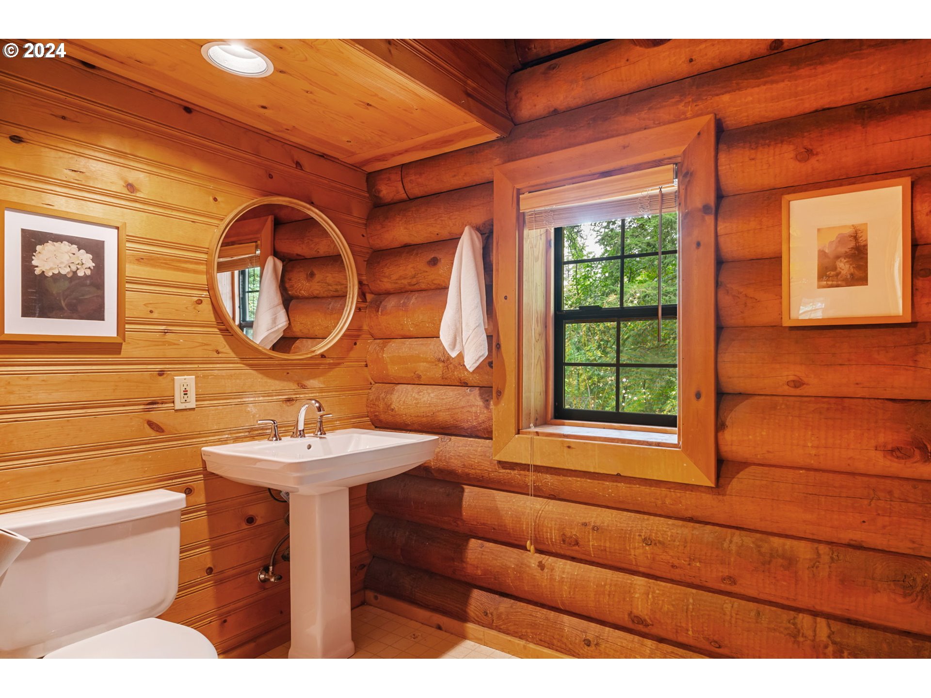 24271 South Newkirchner Road Oregon City, OR 97045 - Photo 16 of 41 a bathroom with a sink and a mirror