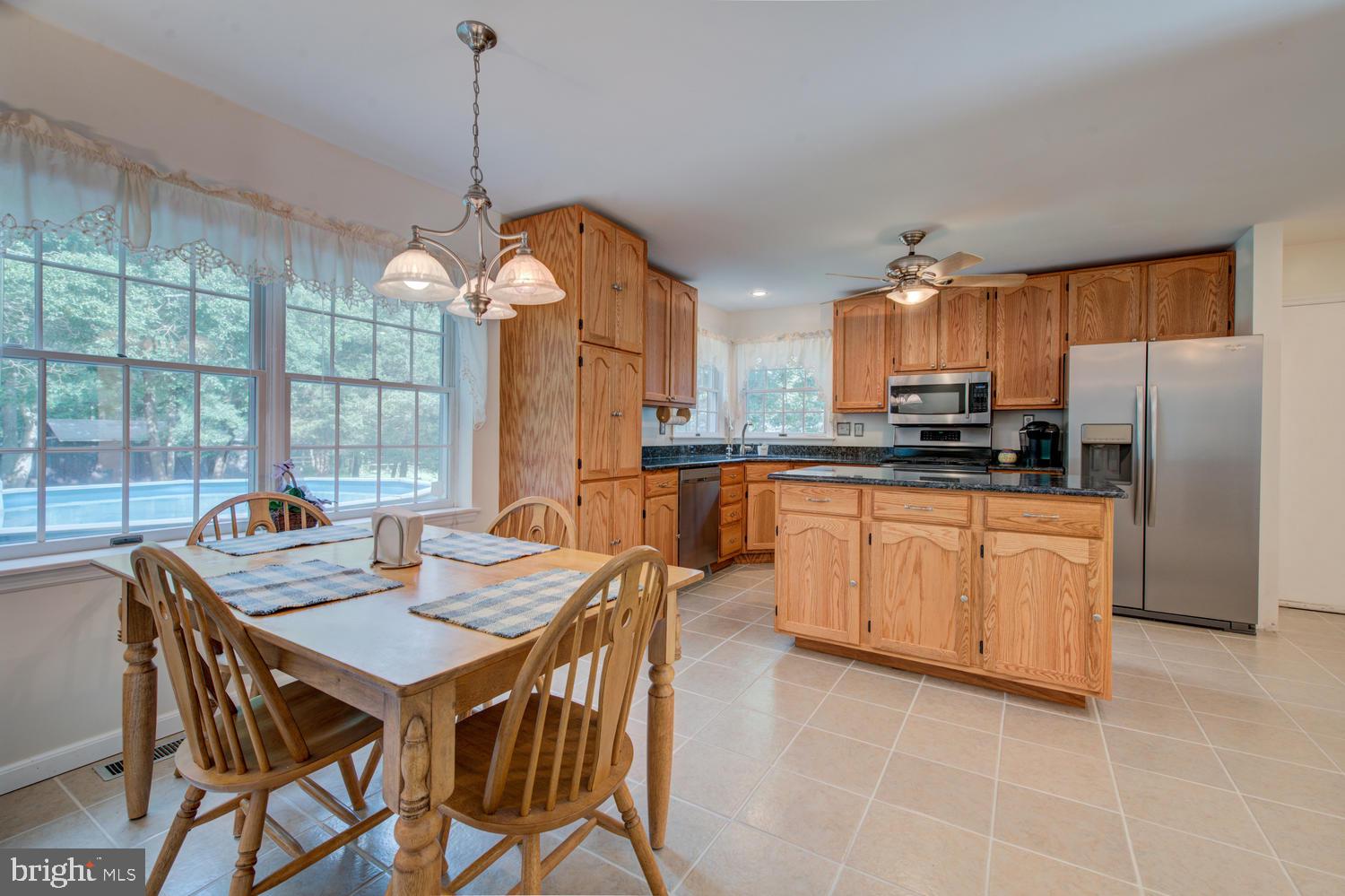 54 Washington Way Tabernacle, NJ 08088 - Photo 11 of 42 Kitchen/Breakfast Room