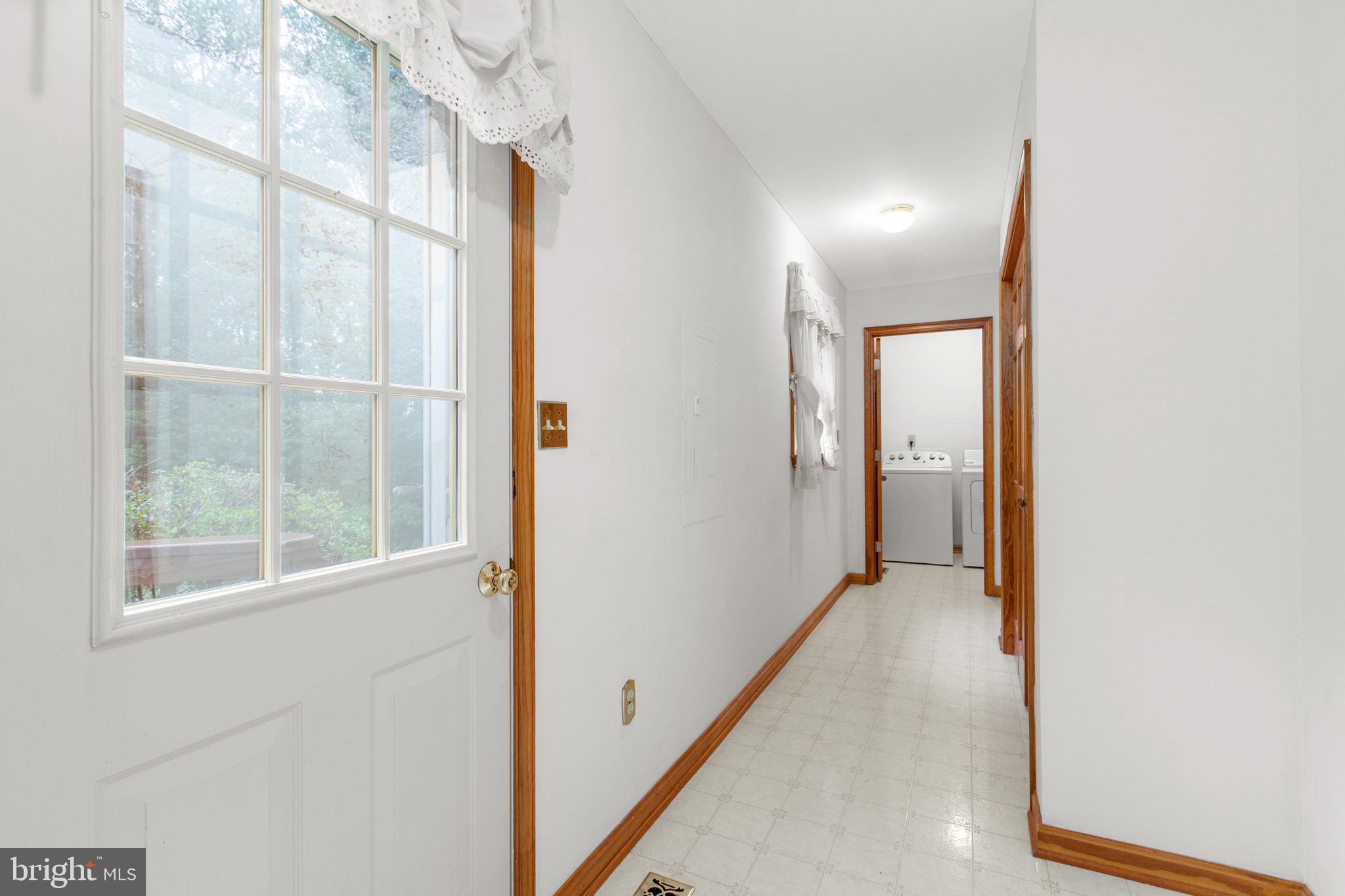 6628 Courthouse Road Spotsylvania, VA 22551 - Photo 16 of 45 a view of hallway with windows