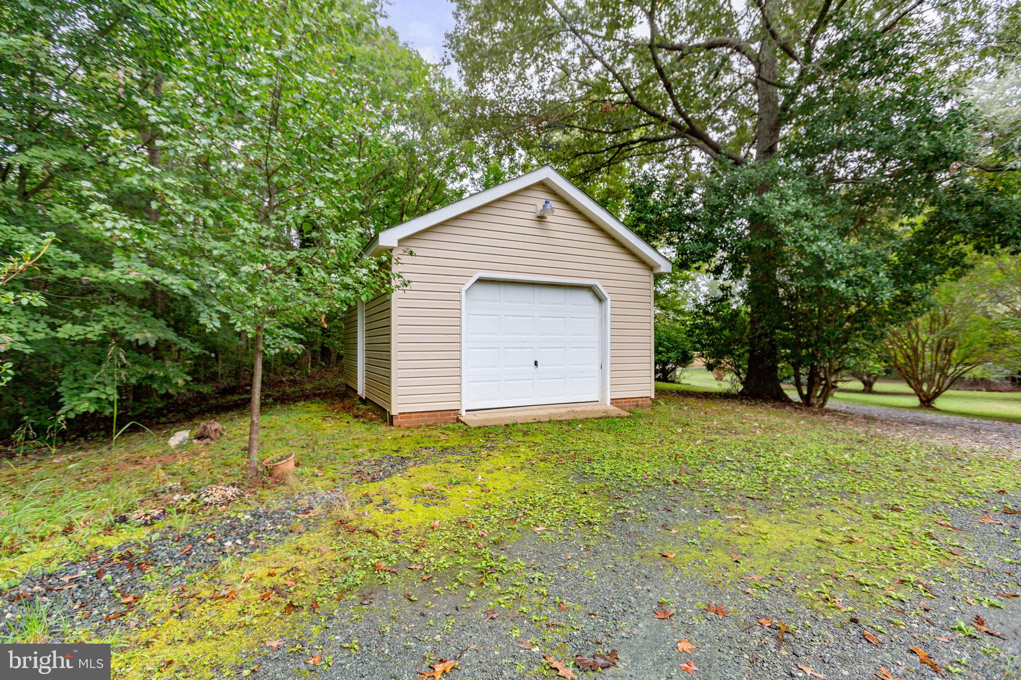 6628 Courthouse Road Spotsylvania, VA 22551 - Photo 29 of 45 a view of a backyard with a tree