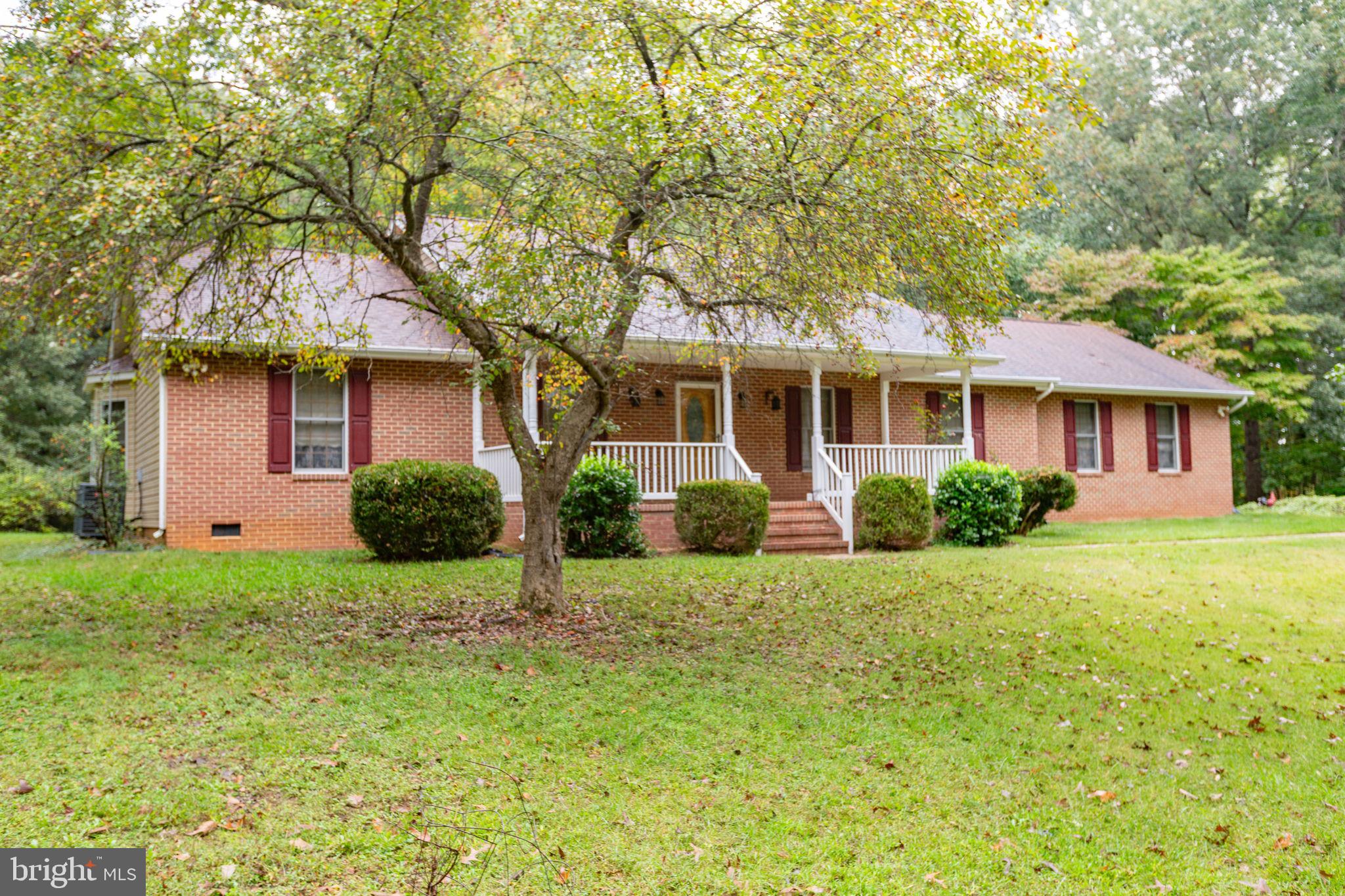 6628 Courthouse Road Spotsylvania, VA 22551 - Photo 33 of 45 a front view of a house with a garden