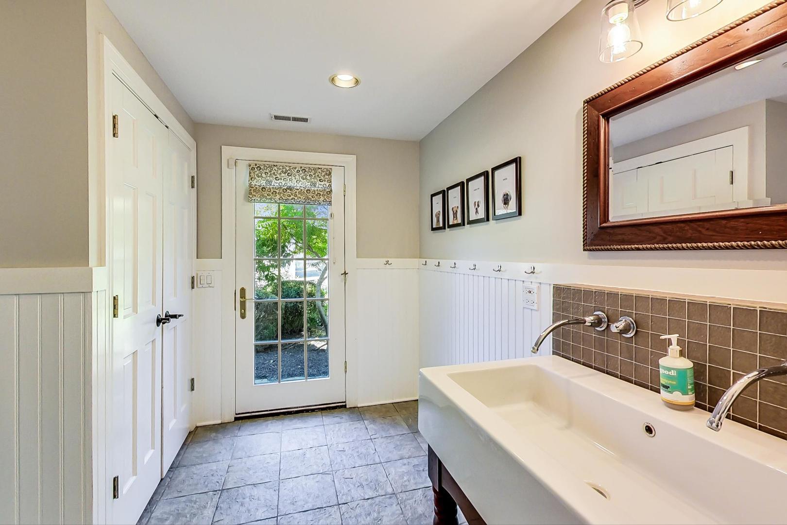 1387 Gettysburg Road Long Grove, IL 60047 - Photo 17 of 46 a bathroom with a tub sink and mirror