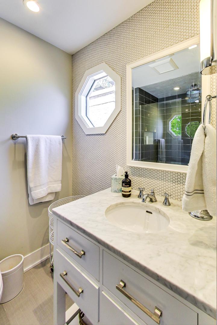 1387 Gettysburg Road Long Grove, IL 60047 - Photo 27 of 46 a bathroom with a sink and a mirror