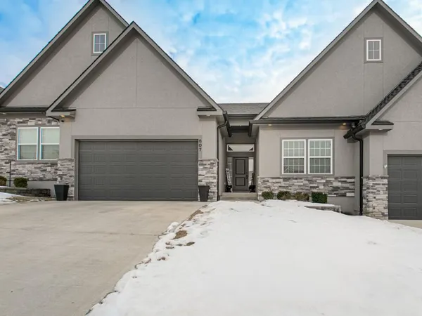 $462,900 | 807 Northeast Algonquin Street, Unit B, Lee's Summit, MO 64064