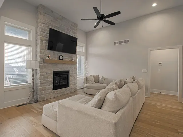 $462,900 | 807 Northeast Algonquin Street, Unit B, Lee's Summit, MO 64064