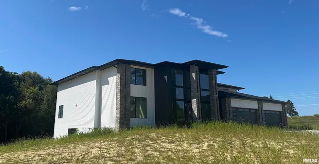 $1,799,900 | 24029 185th Street, Bettendorf, IA 52722