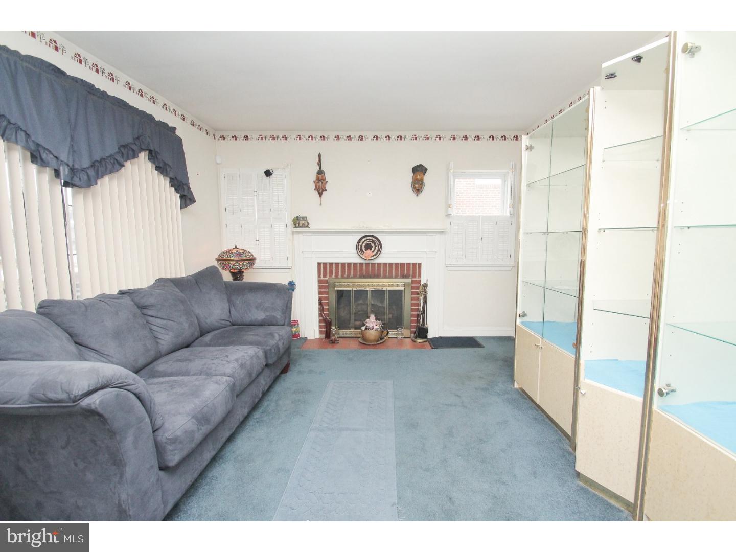 1820 Rhawn Street Philadelphia, PA 19111 - Photo 6 of 18 Living Room
