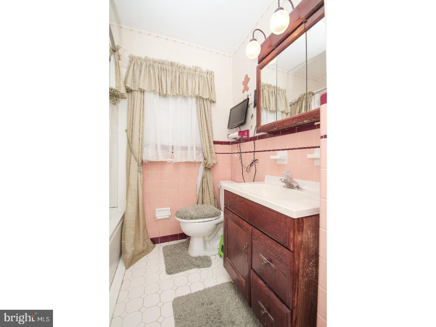1820 Rhawn Street Philadelphia, PA 19111 - Photo 10 of 18 Bathroom