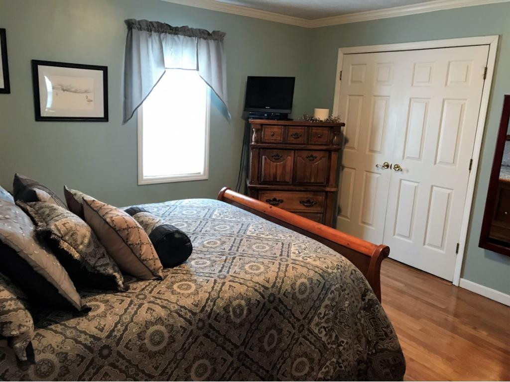 1817 Fairoaks Road Kingsport, TN 37664 - Photo 16 of 31 Bedroom 1