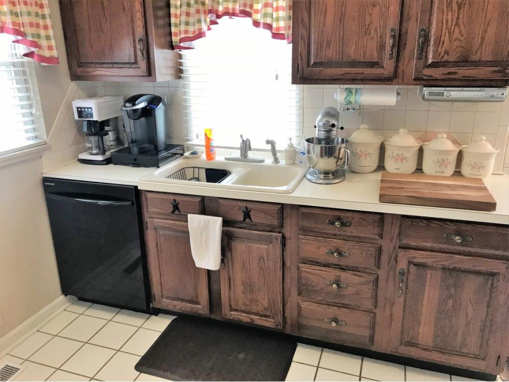 1817 Fairoaks Road Kingsport, TN 37664 - Photo 24 of 31 Ample Cabinets