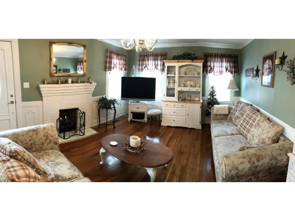 1817 Fairoaks Road Kingsport, TN 37664 - Photo 29 of 31 Cozy Living Room