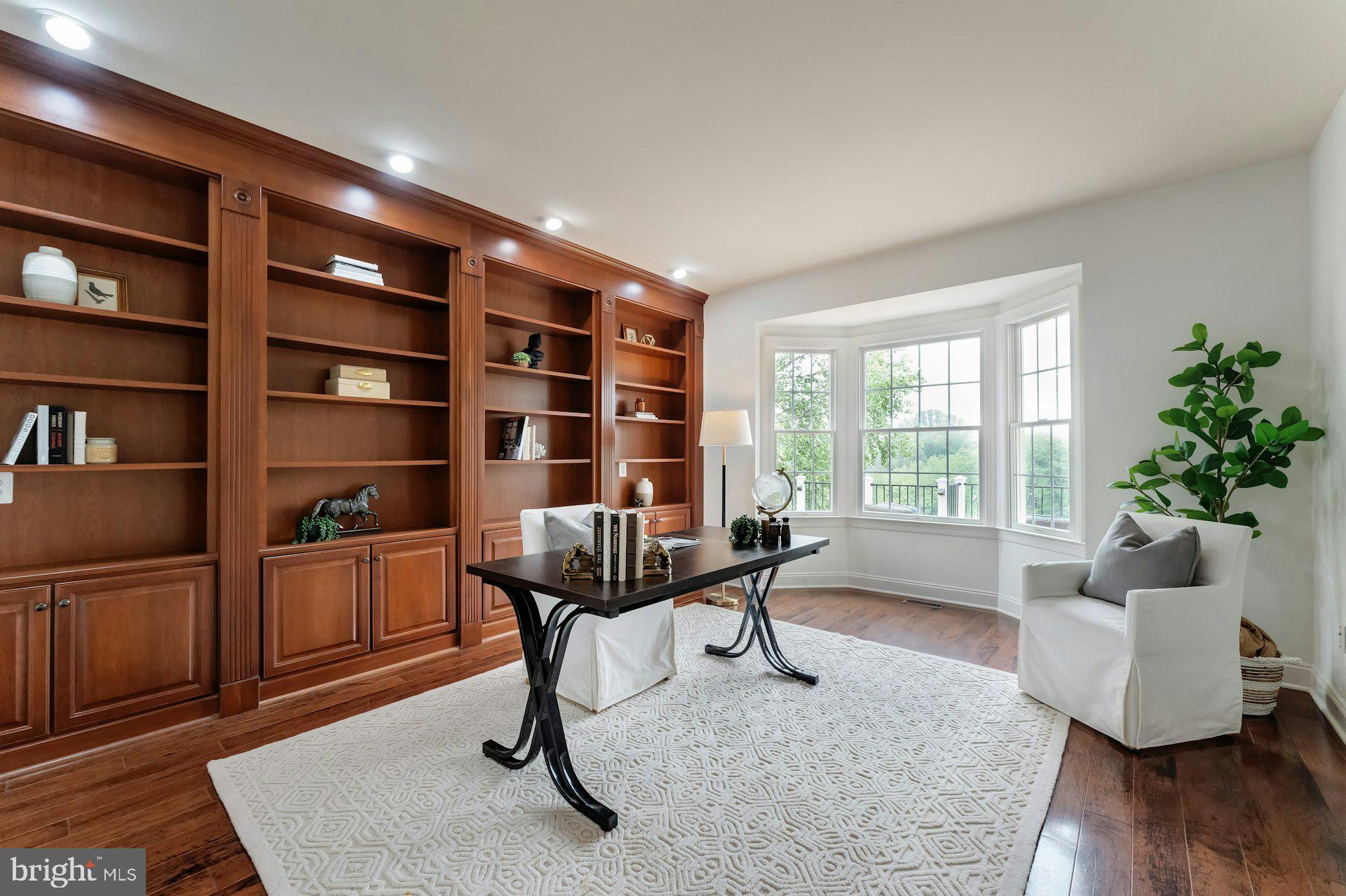 18102 Eaglesham Court Leesburg, VA 20175 - Photo 28 of 92 a living room with furniture