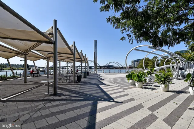 $2,650 | 1300 4th Street Southeast, Unit 1005, Washington, DC 20003