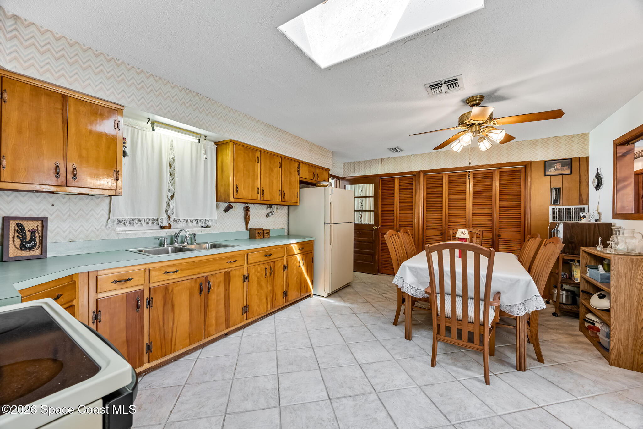 2030 City Acres Road Melbourne, FL 32904 - Photo 5 of 31 a view of a kitchen filled with furniture and chandelier
